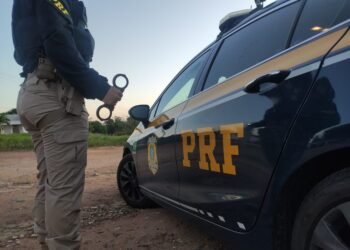 PRF na Bahia cumpre mandados de prisão e prende 2 pessoas durante o final de semana, uma em Barreiras