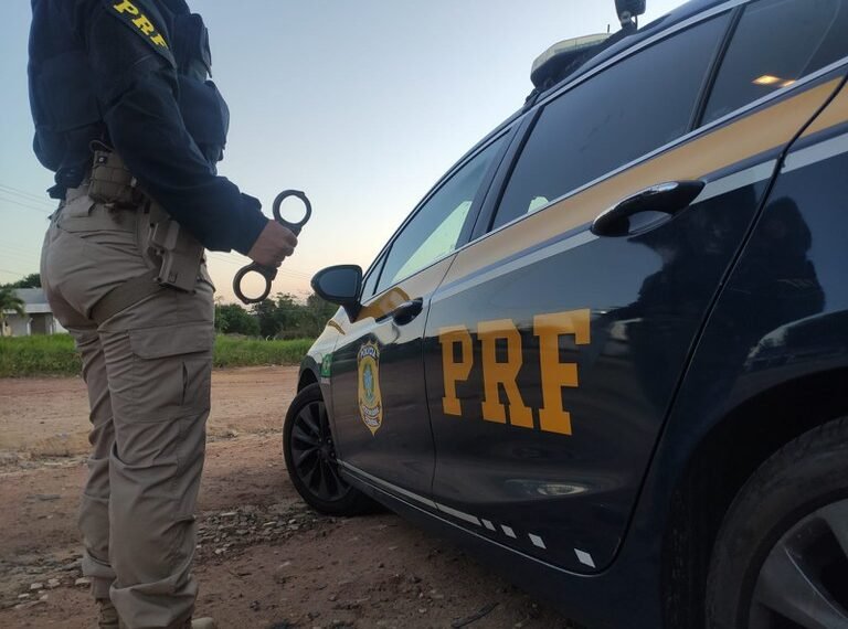 PRF na Bahia cumpre mandados de prisão e prende 2 pessoas durante o final de semana, uma em Barreiras