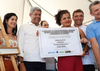 “Éramos esquecidos e a política não chegava até a gente. Estou aqui para mudar essa realidade”, afirma Jerônimo durante entregas em Botuporã