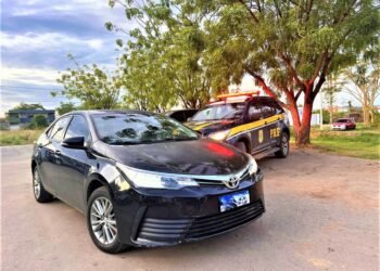 Em Barreiras, PRF recupera Corolla roubado e prende homem por receptação culposa