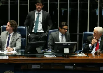 Senado aprova PL da taxação dos fundos exclusivos e offshores