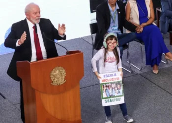 Governo quer mais alunos da educação especial em classes comuns