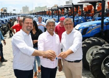 Governo anuncia plano de enfrentamento à estiagem e seca na Bahia e entrega equipamentos para cidades atingidas