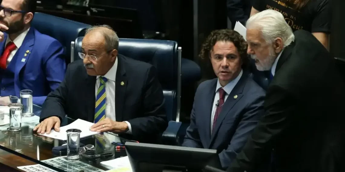 Senado aprova projeto que criminaliza bullying e agrava pena para ataques em escolas