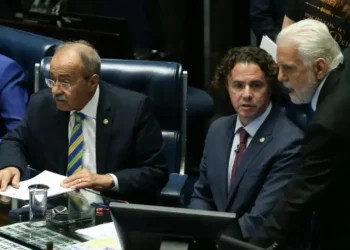 Senado aprova projeto que criminaliza bullying e agrava pena para ataques em escolas