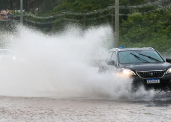Meteorologia alerta para chuvas intensas em Brasília e em 12 estados
