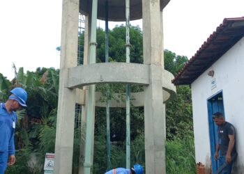 Embasa fornece água para Wanderley e Muquém do São Francisco por sistemas alternativos após temporal