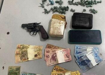 Barreiras: RONDESP CPR-OESTE apreende droga, arma de fogo e dinheiro no bairro Vila Amorim