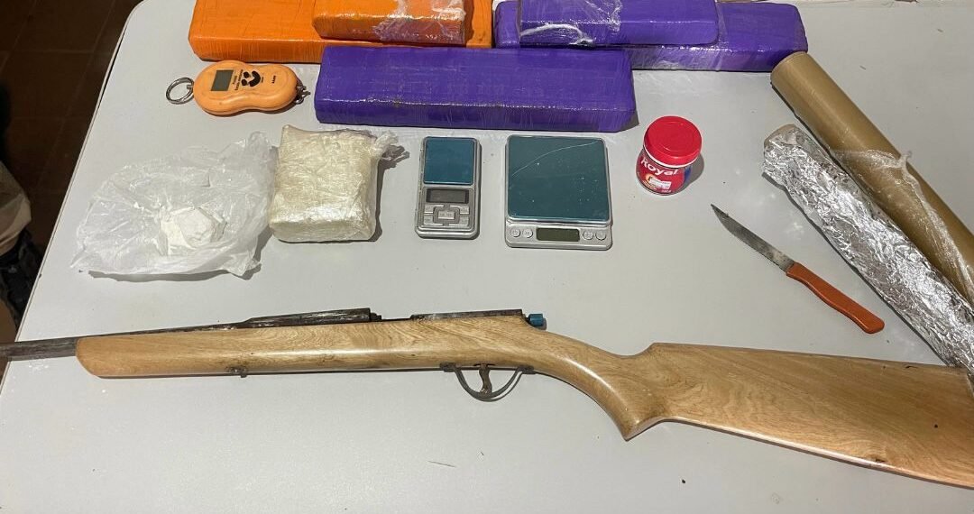 86ª CIPM realiza apreensão de arma de fogo e drogas