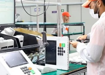 Mais de 80% das novas urnas para as eleições de 2024 já foram entregues aos TREs