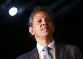 Haddad vai conversar com Lula e Lira para tentar acordo sobre reoneração da folha