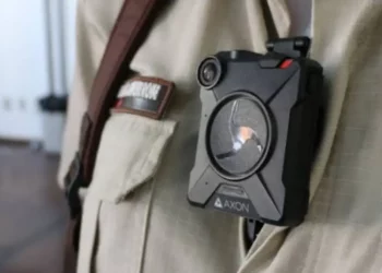 Câmeras corporais de PMs devem ser implantadas em março na Bahia, revela SSP