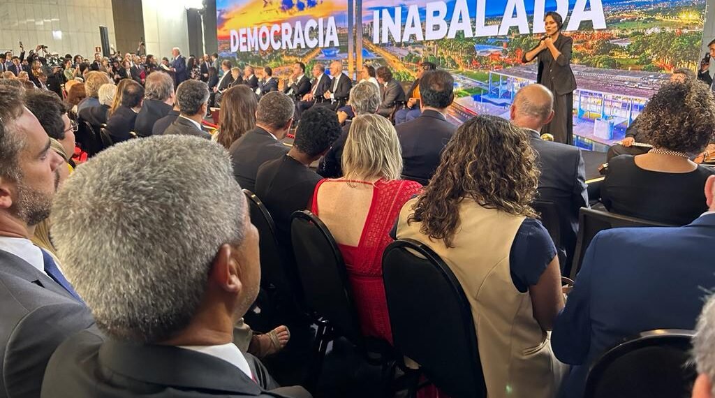 Momento crucial para reafirmarmos a solidez da nossa democracia”, afirma Jerônimo, durante solenidade no Congresso Nacional