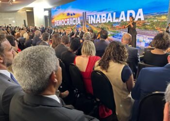 Momento crucial para reafirmarmos a solidez da nossa democracia”, afirma Jerônimo, durante solenidade no Congresso Nacional