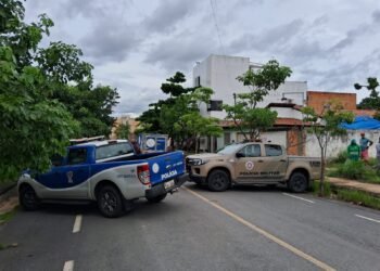 Barreiras: Corpo de homem com marcas de extrema violência e embrulhado em lona e lençol é encontrado em via pública.