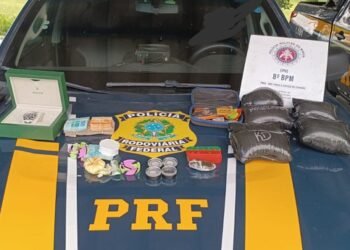Pneu careca leva a prisão de traficante e apreensão de ROLEX, drogas, dinheiro e cartões bancários no Extremo Sul da Bahia
