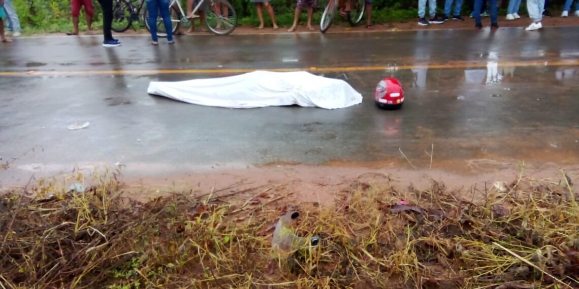 Barreiras: Motociclista morre em colisão com ônibus escolar no Povoado do Barrocão