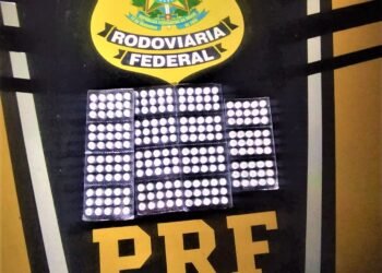 Em ocorrências distintas, PRF em Seabra (BA) retira de circulação 67 comprimidos de “rebite” e autua caminhoneiros por porte de drogas
