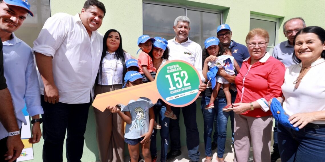 “São chaves da esperança e da dignidade”, afirma Jerônimo ao entregar novas moradias em Euclides da Cunha