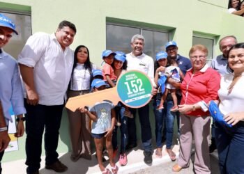 “São chaves da esperança e da dignidade”, afirma Jerônimo ao entregar novas moradias em Euclides da Cunha