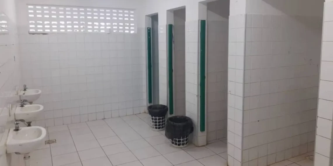 Projeto contra uso de banheiro em escola com base na identidade de gênero avança no Senado