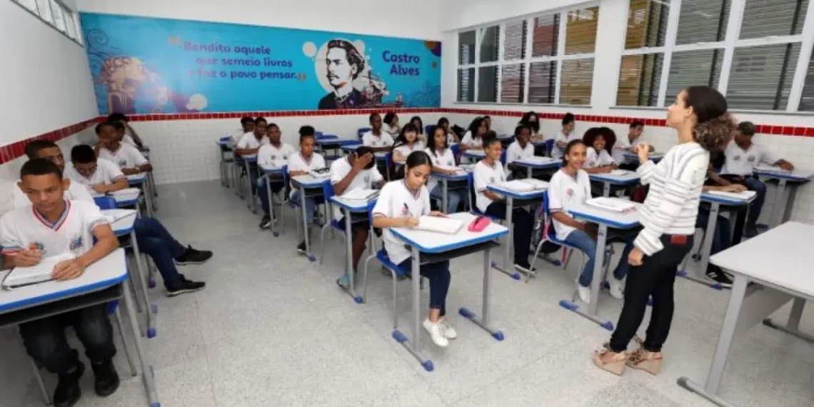 MEC divulga calendário de pagamento da bolsa para alunos do ensino médio