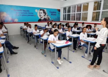 MEC divulga calendário de pagamento da bolsa para alunos do ensino médio