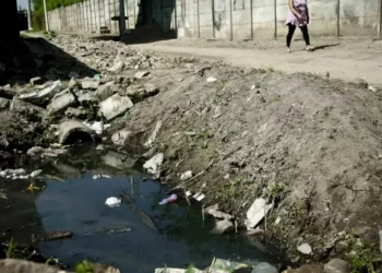 Metade da população não tem acesso a rede de esgoto na Bahia