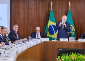 Lula fará reunião ministerial ampliada em março, diz colunista