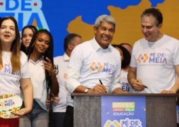 Governo do Estado formaliza adesão da Bahia ao programa Pé-de-Meia