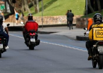 Violência contra entregadores tem herança escravista, diz pesquisador