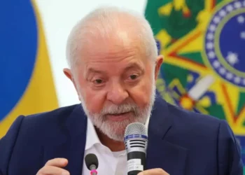 Governo Lula prevê salário mínimo de R$ 1.502 em 2025