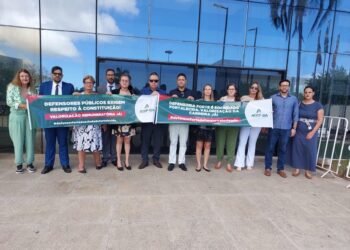 Defensores baianos fazem ato público no Fórum Ruy Barbosa para marcar primeiro dia de greve da categoria