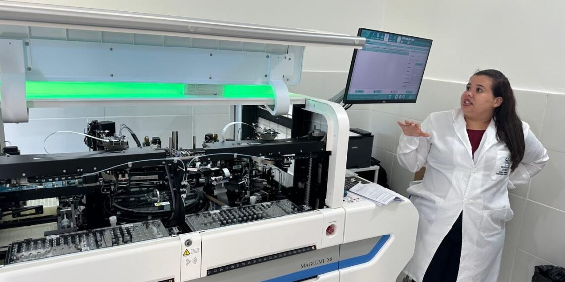 Novo equipamento aumenta capacidade de exames no Laboratório de Análises Clínicas Leonídia Ayres de Almeida