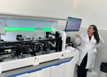 Novo equipamento aumenta capacidade de exames no Laboratório de Análises Clínicas Leonídia Ayres de Almeida