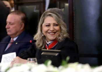 Viagem de Jerônimo e impedimento de Geraldo Jr. e Adolfo colocam presidente do TJ-BA como governadora