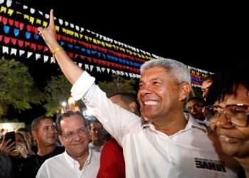 Jerônimo prestigia festejos juninos pelo interior do estado, até segunda-feira (24)