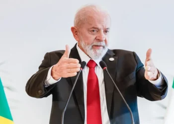 Lula admite candidatura à reeleição para derrotar o que chama de trogloditas