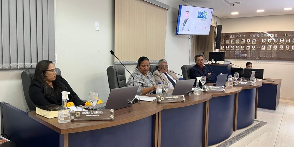 Discussão acalorada entre Vereadores Abdiel e Carlinhos da Branca esquenta última sessão ordinária do primeiro semestre de 2024