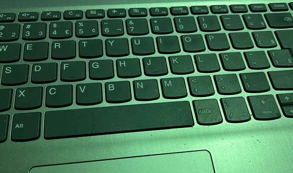 Mecânico é vítima de fraude eletrônica ao tentar comprar máquina via WhatsApp