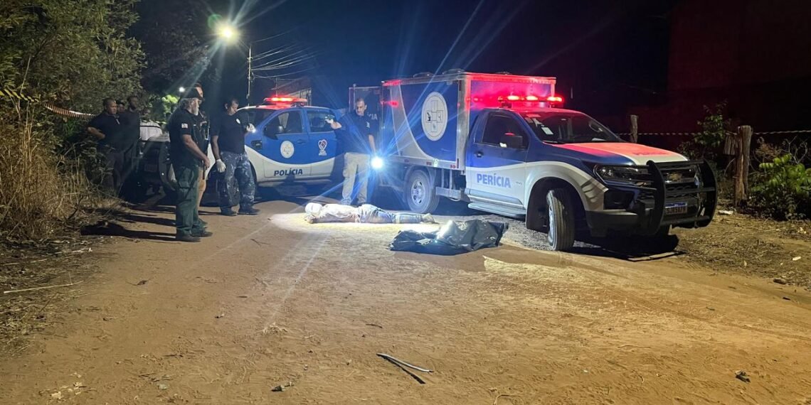 Homem é Assassinado a Tiros e com Faca Cravada nas Costas em Barreiras