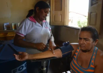 Agentes de saúde que trabalham com transporte próprio terão auxílio