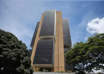 Banco Central eleva Selic em 1 ponto, e juros vão a 12,25% ao ano