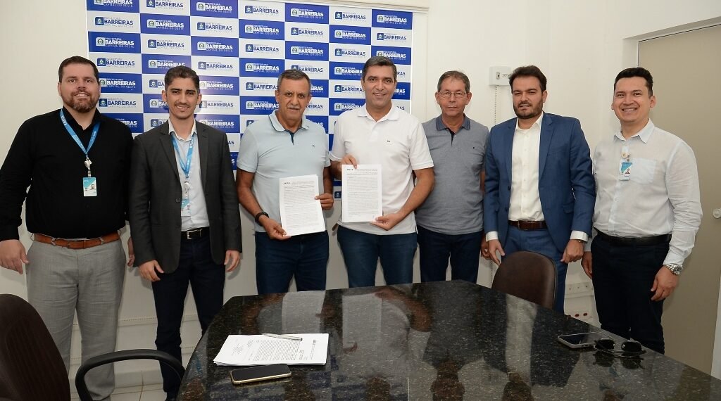 Mais inclusão social: Prefeito Zito Barbosa assina contrato com a Caixa Econômica Federal para construção de 500 Casas Populares