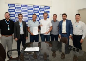 Mais inclusão social: Prefeito Zito Barbosa assina contrato com a Caixa Econômica Federal para construção de 500 Casas Populares