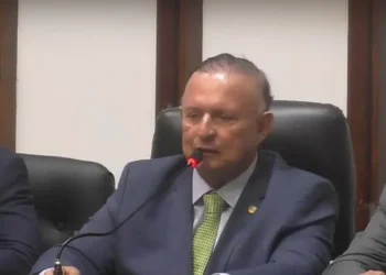 Adolfo Menezes “anuncia” que Jusmari Oliveira tomará posse como deputada estadual após “ganhar” mandato na AL-BA