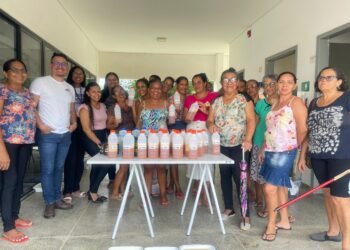 Idosas do CRAS I e II de Barreiras aprendem a fazer sabão a partir de óleo usado de cozinha