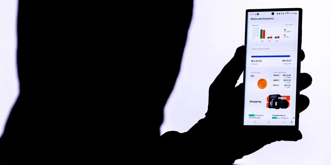 Especialistas apoiam proibição de celular em sala de aula