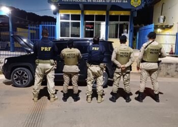 Em Seabra (BA), PRF recupera veículo com restrição de roubo