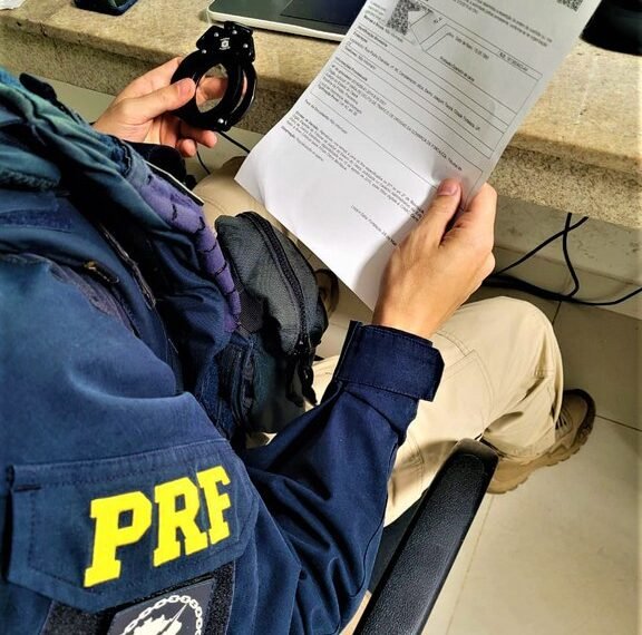 PRF prende suspeito de envolvimento em assaltos a bancos e cargas em Barreiras (BA)